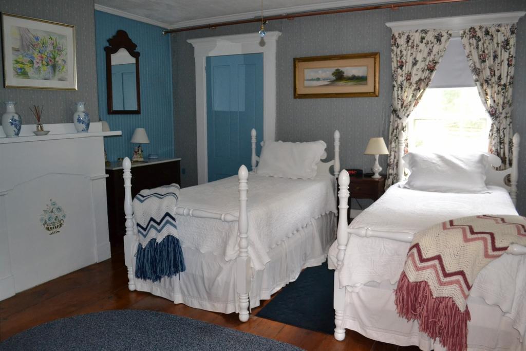 Benjamin Prescott Inn Jaffrey Room photo